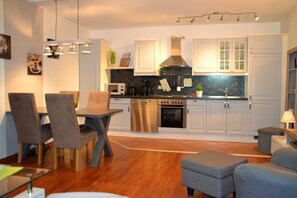 Réfrigérateur, micro-ondes, four, lave-vaisselle