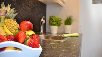 Kühlschrank, Mikrowelle, Ofen, Geschirrspüler