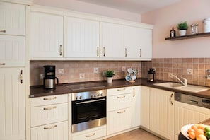Kühlschrank, Mikrowelle, Ofen, Geschirrspüler