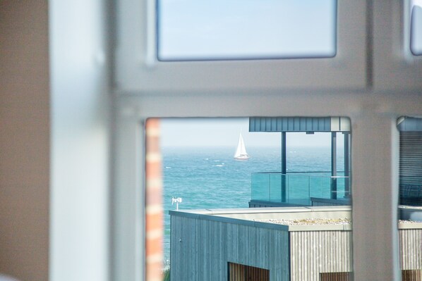 Unclassified image, 1 of 33, button