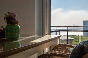 Unclassified image, 2 of 33, button