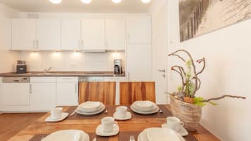 Fridge, oven, dishwasher, coffee/tea maker