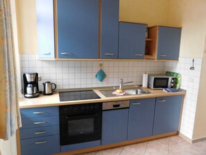 Kühlschrank, Mikrowelle, Ofen, Geschirrspüler