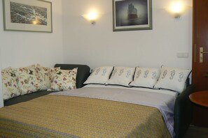 2 chambres, coffres-forts dans les chambres, Wi-Fi, draps fournis