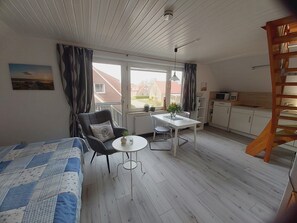 1 bedroom, travel crib, WiFi
