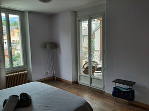 2 slaapkamers, reisbedje, wifi (toeslag), beddengoed