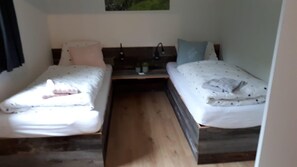 3 bedrooms, in-room safe, travel crib, free WiFi - Your own home in the Sauerland, relax if you can! (Willingen)
