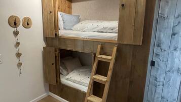 3 bedrooms, in-room safe, travel crib, free WiFi