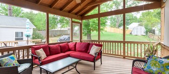 4 Bedroom 2.5 Bath Sleep 10- near Carowinds & next to lake Park