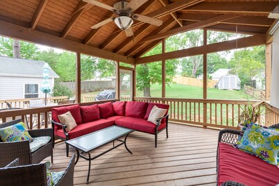 4 Bedroom 2.5 Bath Sleep 10- near Carowinds & next to lake Park