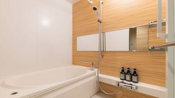 Produtos de toalete grátis, secador de cabelo, chinelos