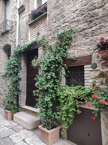 Antica Assisi Apartment - in the Historic Center with Bedroom, Bath and Kitchen