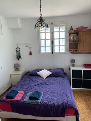 3 bedrooms, iron/ironing board, travel cot, free WiFi
