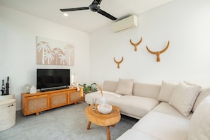 Villa | Living area | Smart TV - Villa Ziggy (Canggu)