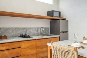 Villa | Private kitchen | Fridge, microwave, stovetop, cookware/dishes/utensils - Villa Ziggy (Canggu)