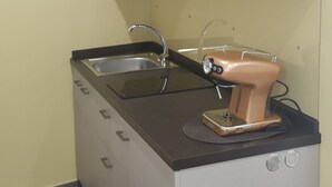 A compact kitchen with a sink, stove, and a countertop with a scale. - "Serenity" room - second floor attic (Palo del Colle)