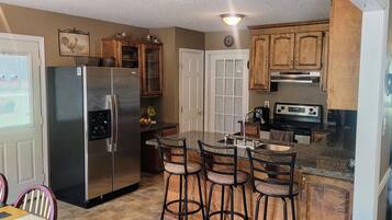 Køleskab, mikrobølgeovn, ovn, kogeplade