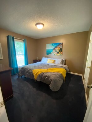 3 habitaciones, escritorio, tabla de planchar con plancha y wifi gratis 