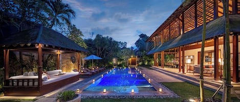 Vila (Windu Sari) | 5 quartos, cofres nos quartos, individualmente decorados