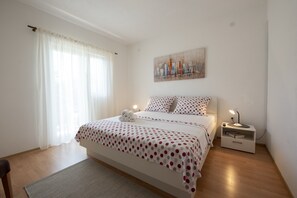 3 عدّة غرف نوم ومكواة/لوح كي وواي فاي مجانًا وملاءات أسرّة