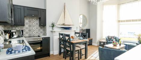 コテージ | 専用キッチン | 冷蔵庫、食器洗い機、調理器具と食器