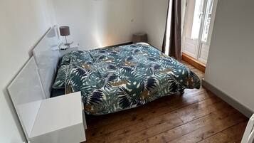 2 bedrooms, soundproofing, iron/ironing board, travel crib