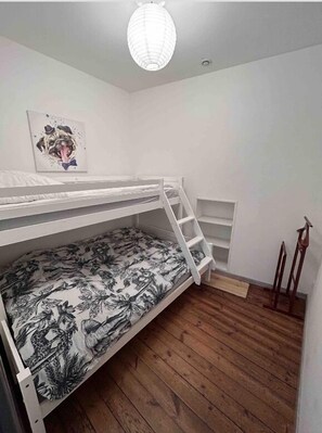 2 quartos, escrivaninha, quartos à prova de som