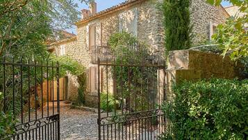 Enceinte de lâhĂ©bergement