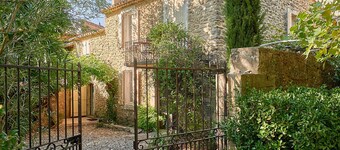 Large 18th century Provencal cottage, restored
5 bedrooms, 4 bathrooms