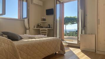 1 soverom, safe på rommet, strykejern/-brett og wi-fi