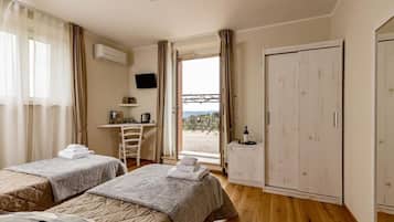 1 bedroom, in-room safe, iron/ironing board, WiFi