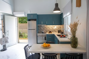 Fridge, oven, dishwasher, coffee/tea maker - Athiri Villa just 2km from Lefkada city center (Lefkada)