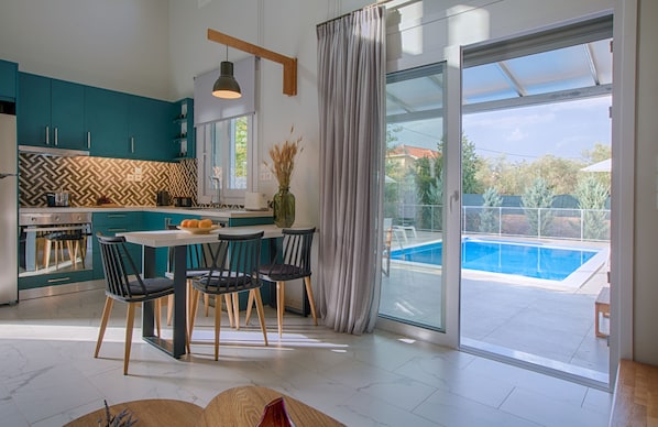 Fridge, oven, dishwasher, coffee/tea maker - Athiri Villa just 2km from Lefkada city center (Lefkada)