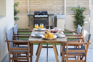 Outdoor dining - Athiri Villa just 2km from Lefkada city center (Lefkada)