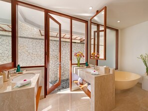 Villa Rose | Bathroom | Rainfall showerhead, free toiletries, hair dryer, bathrobes - Pandawa Cliff Estate (Kutuh)