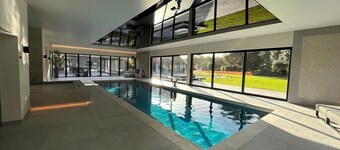 Luxury Cedar House, Private Garden & Pool House