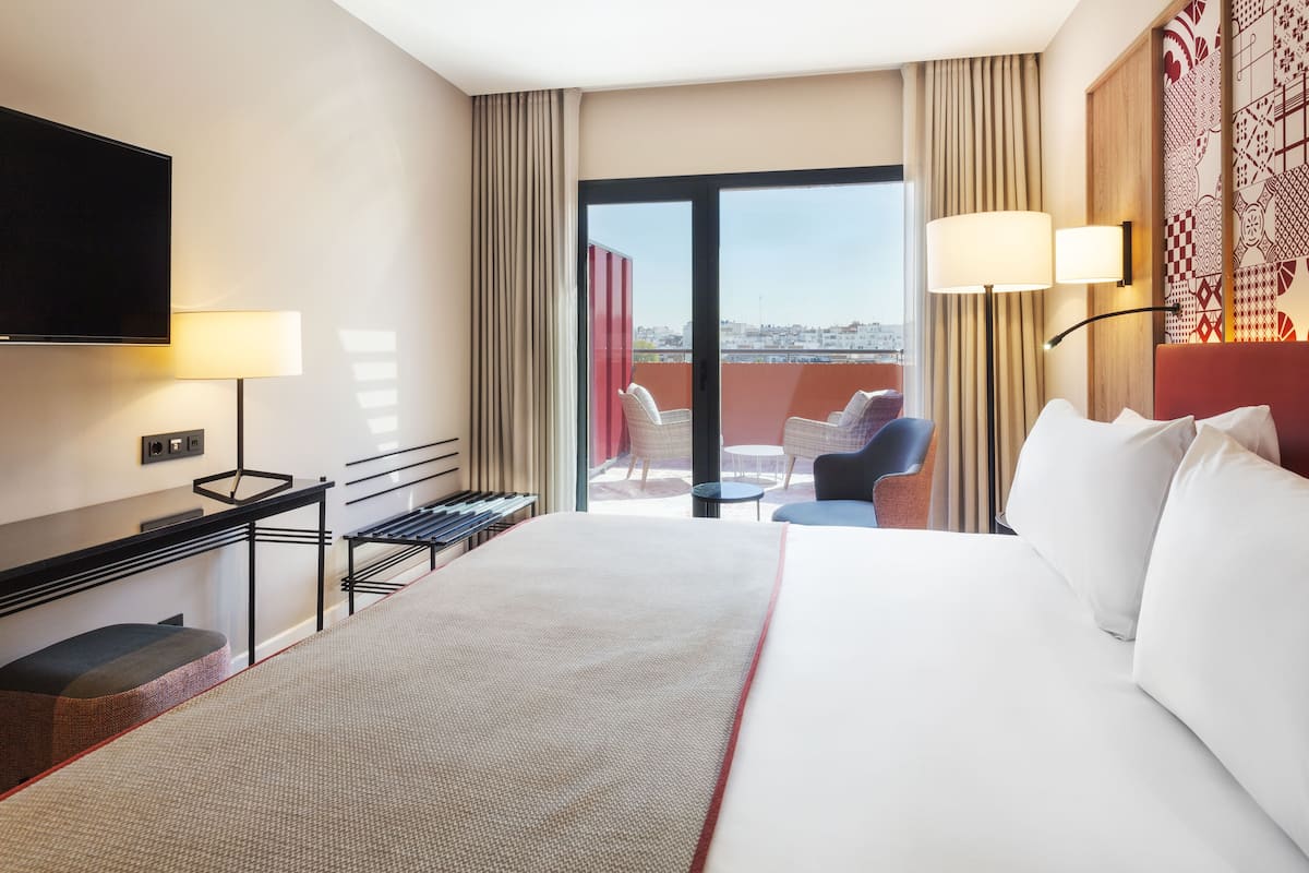 Chambre Deluxe, balcon | Minibar, coffre-fort, bureau, systĂšme dâinsonorisation