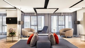 Lobby-lounge