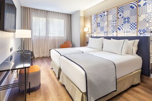 Minibar, in-room safe, desk, soundproofing - Eurostars Guadalquivir (Seville)