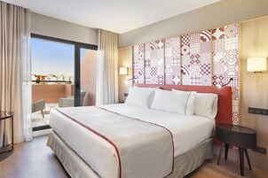 Premium Room, Balcony | Minibar, in-room safe, desk, soundproofing