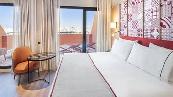 Junior Suite, Balcony | Minibar, in-room safe, desk, soundproofing