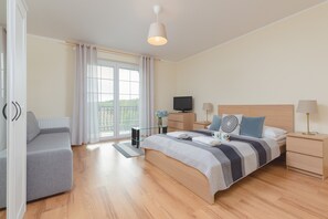 3 bedrooms, cribs/infant beds, bed sheets - Holiday House Near the Beach by Renters (Kolobrzeg)