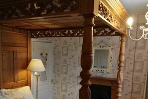 3 bedrooms, iron/ironing board, travel cot, free WiFi