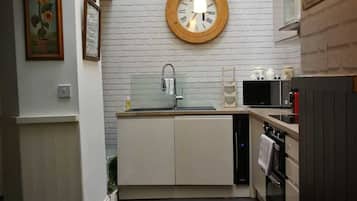 House | Private kitchen | Fridge, microwave, oven, stovetop