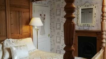 3 habitaciones, tabla de planchar con plancha y cuna de viaje