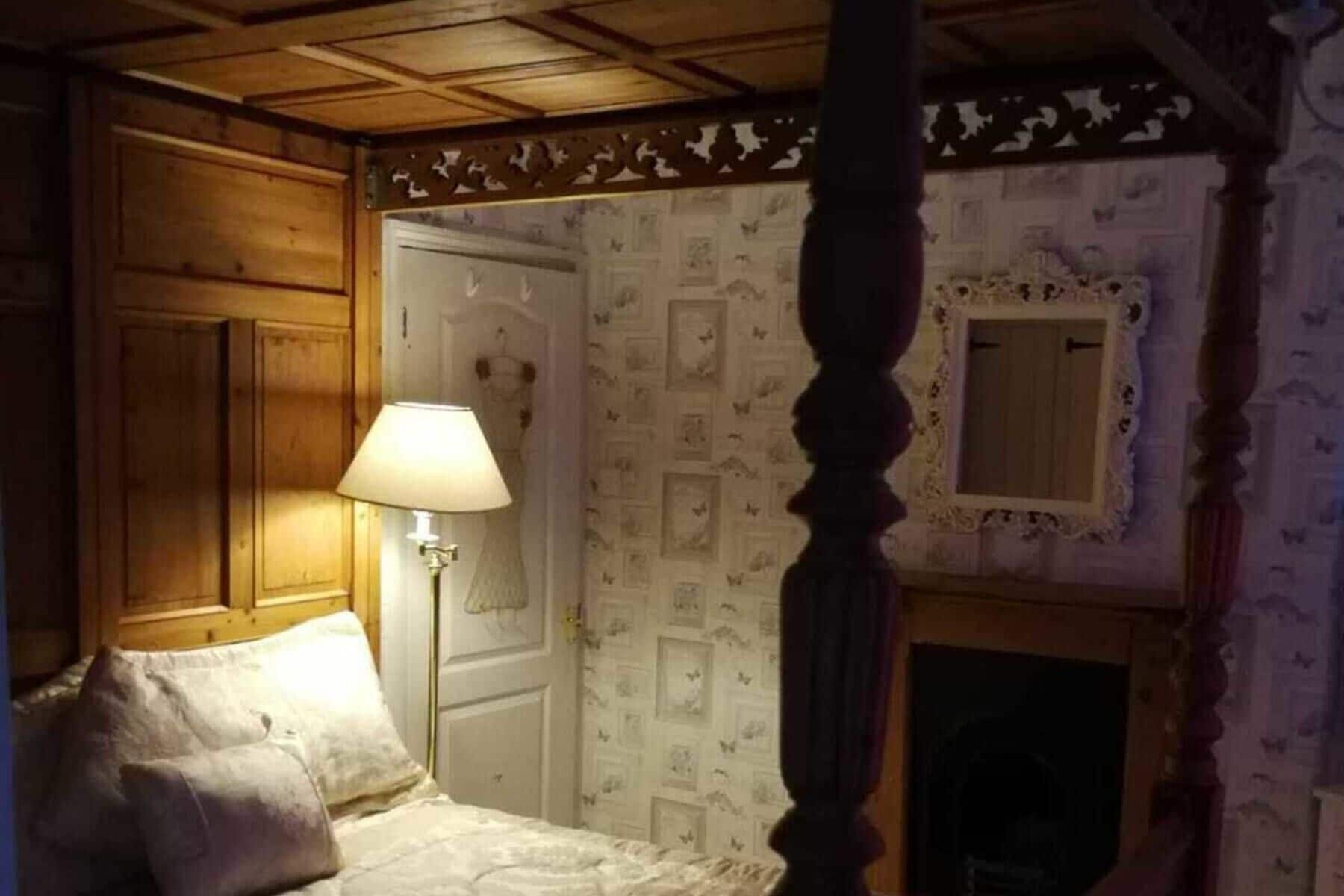 3 bedrooms, iron/ironing board, travel cot, free WiFi