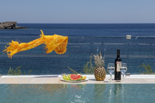 Villa Marelia - Waterfront Villa in Syros