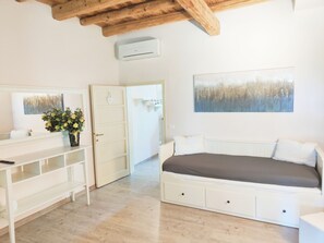 3 bedrooms, desk, iron/ironing board, travel cot