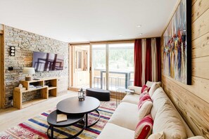 TV - Apartment Véronique, front of village location (Montgenevre)