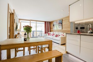 TV - Apt Véronique,  2 bedroom, 6 person, great standard, great location (Montgenevre)